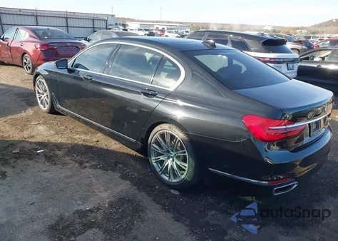 2017 BMW 750I из США, поврежденный, VIN WBA7F0C50HGM21415